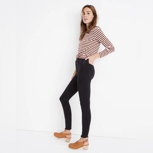 10" High-Rise Skinny Jeans in Berkeley Black: Button-Through Edition